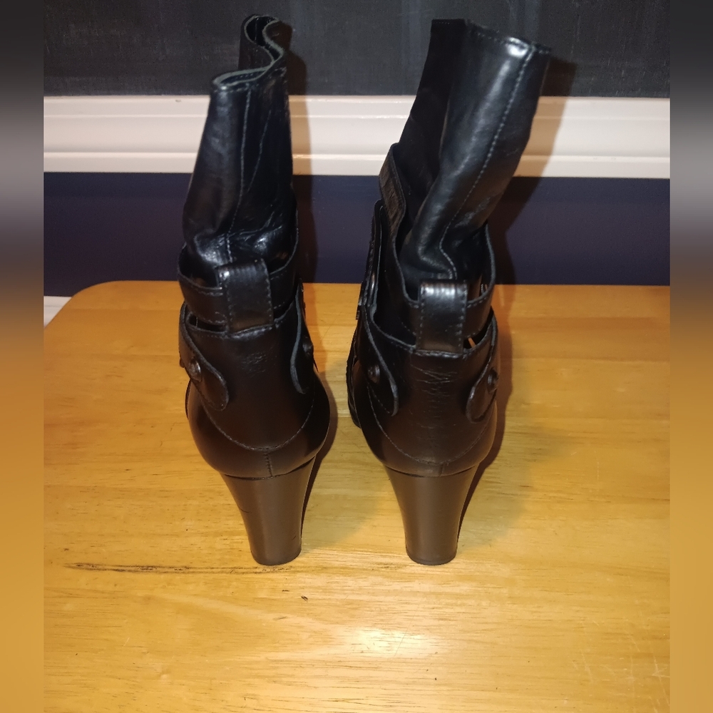 Chanel CC Leather Heeled Boots Size 34 1/2 - Picture 4 of 6